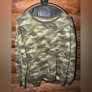 Women No Boundaries Size 2xl Camo Crewneck Sweater - Olive Green